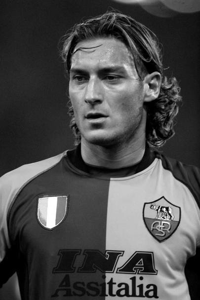 Francesco Totti con la maglia della stagione 2001-2002